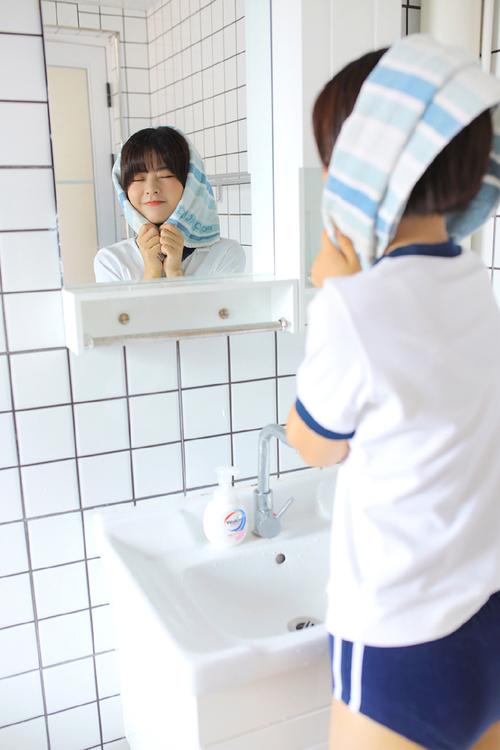 国外美女粉嫩小泬50p